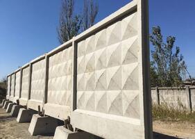 Железобетонные заборы: внешний вид